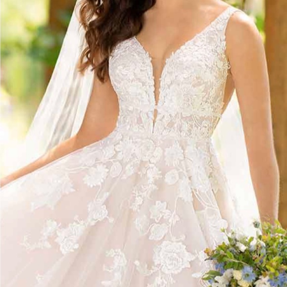 Wedding Dress, Essence of Australia, size 14 - Picture 5 of 9